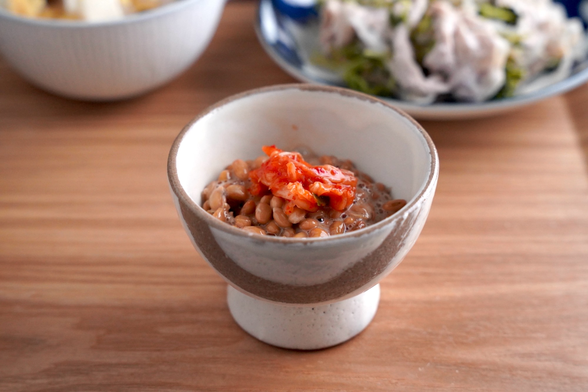 キムチをのせた納豆の献立
