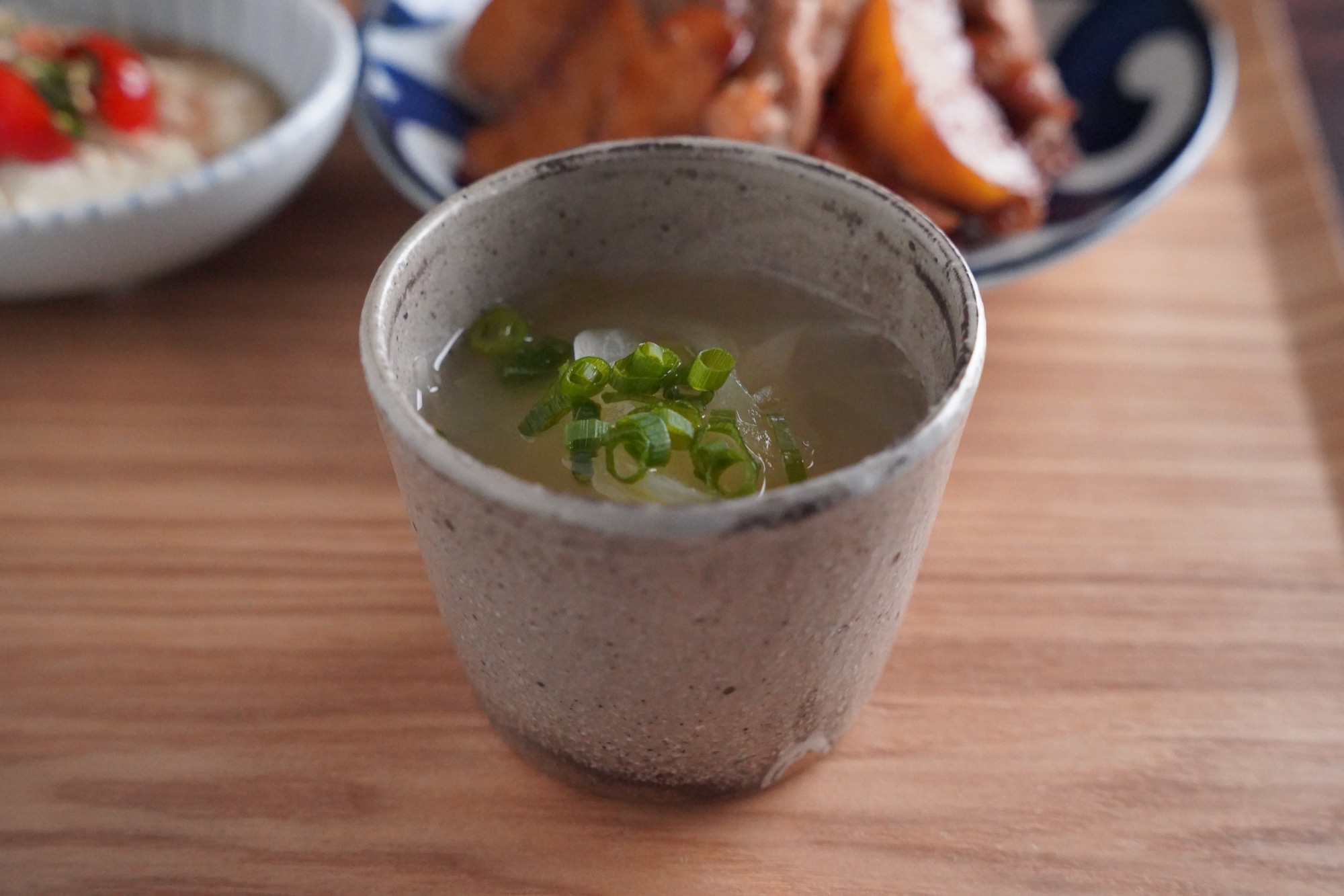 たまねぎと薄揚げの味噌汁の献立