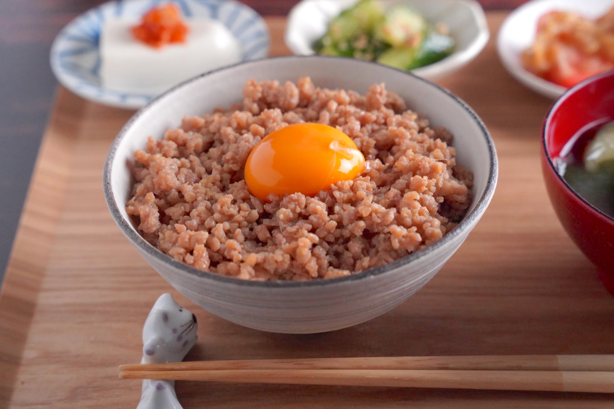 甘辛そぼろ丼の献立