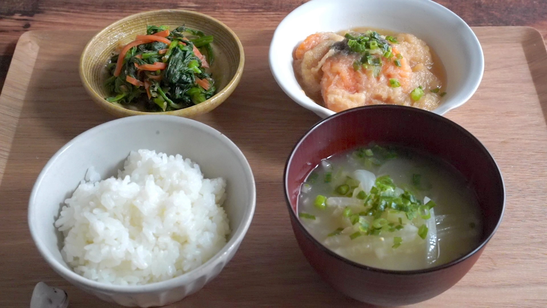 鮭のおろし煮の献立（お膳）