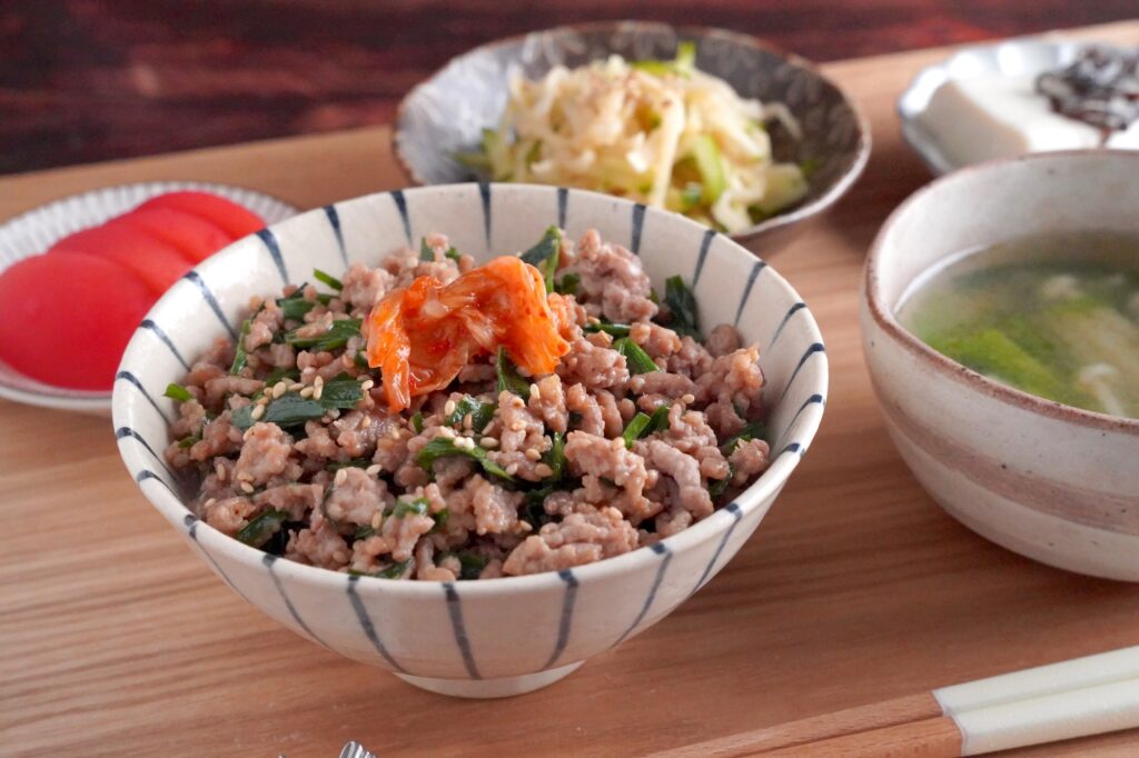 にらミンチのスタミナ丼献立