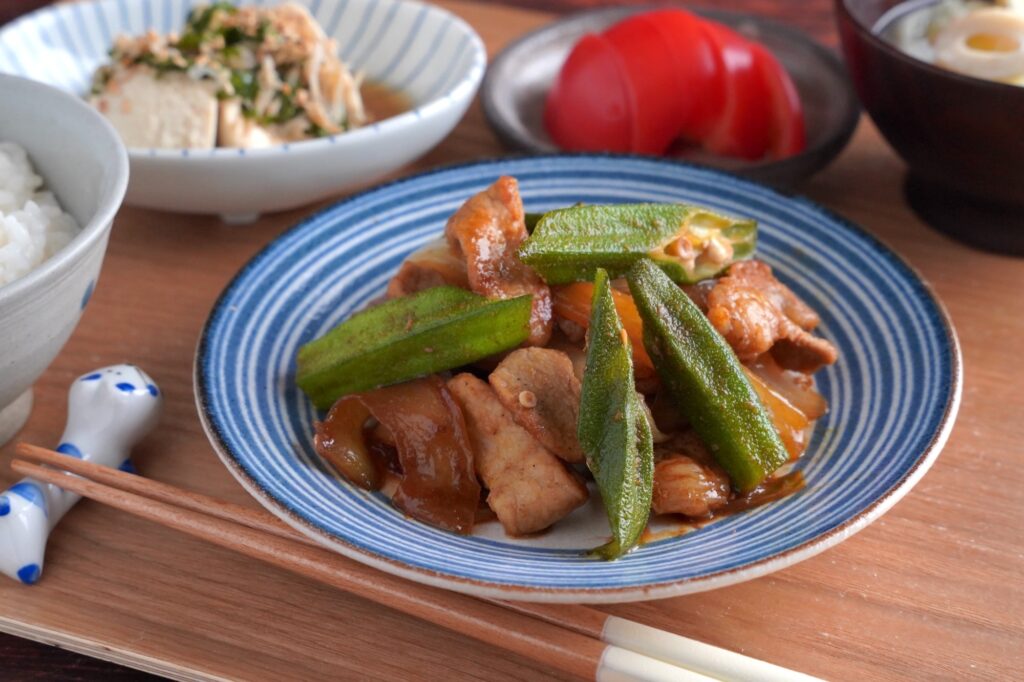 おくらと豚肉のカレー炒め献立