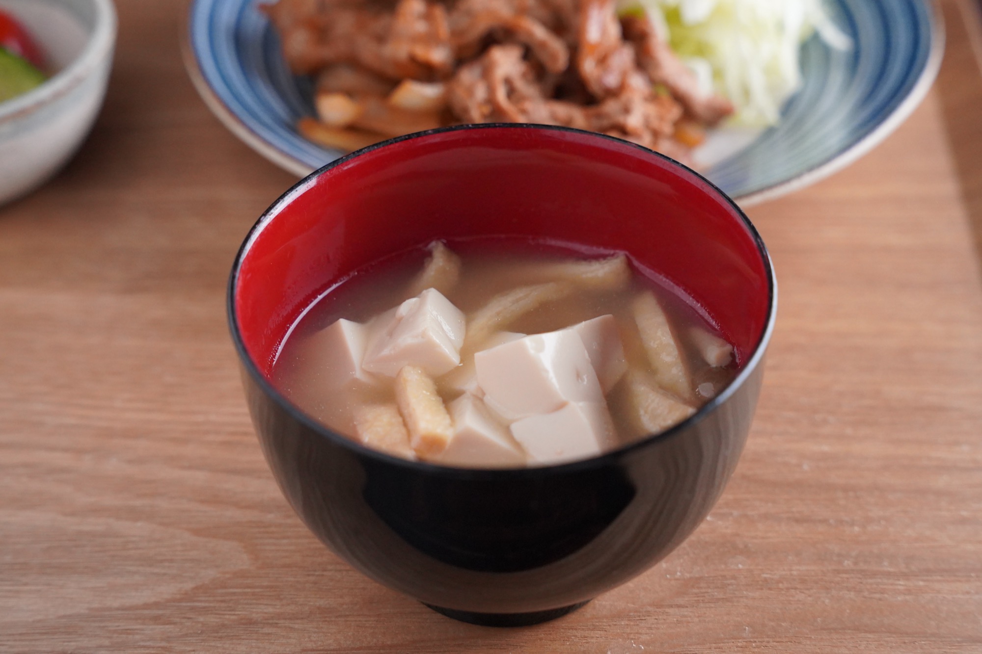 豆腐と薄揚げの味噌汁